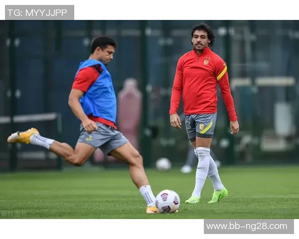 足球巨星欢庆兔年展望新赛季拼搏梦想再创辉煌